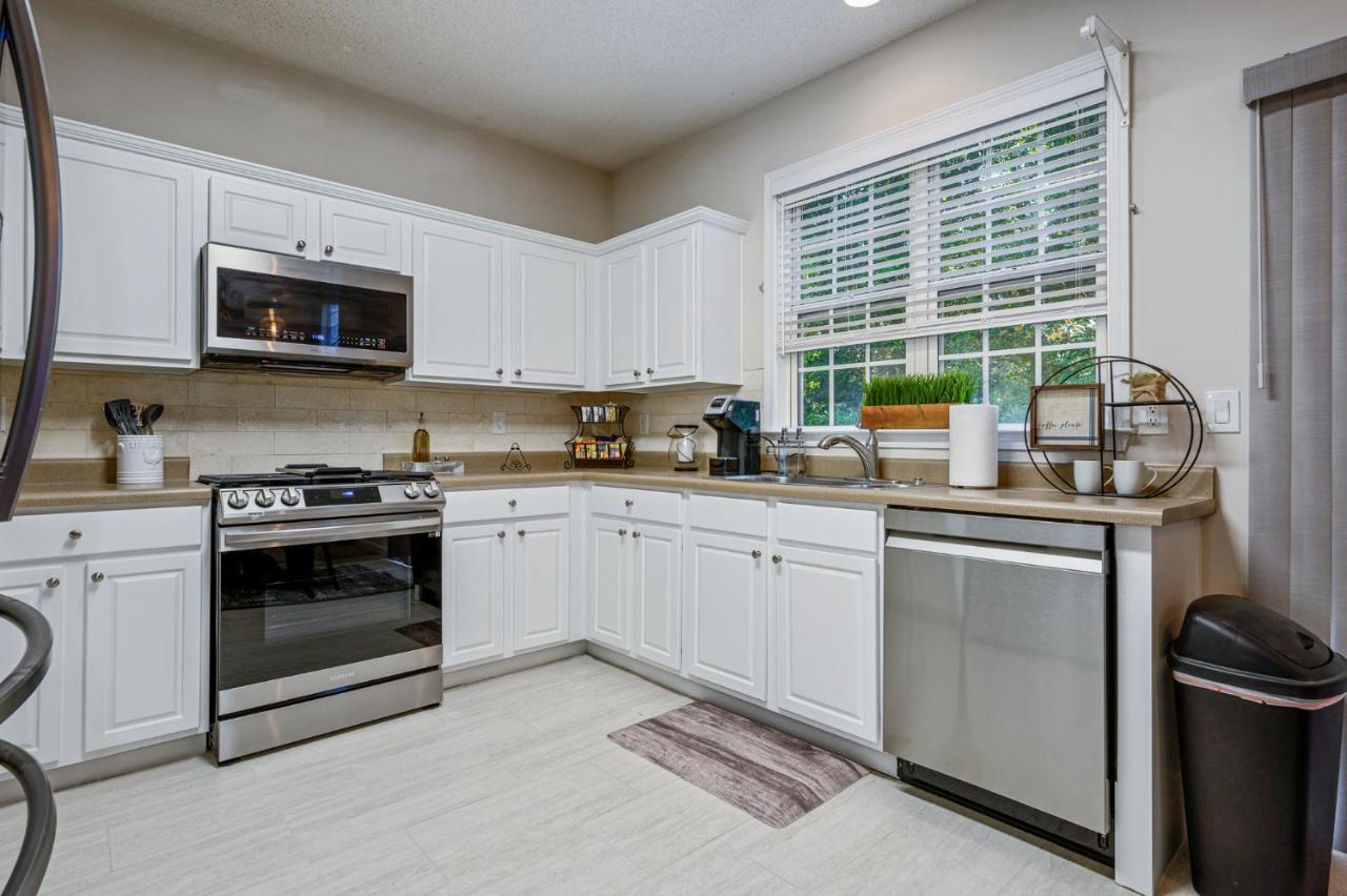 Enjoy This Amazing Home With Porch & Grill Near Dt Woodstock Esterno foto