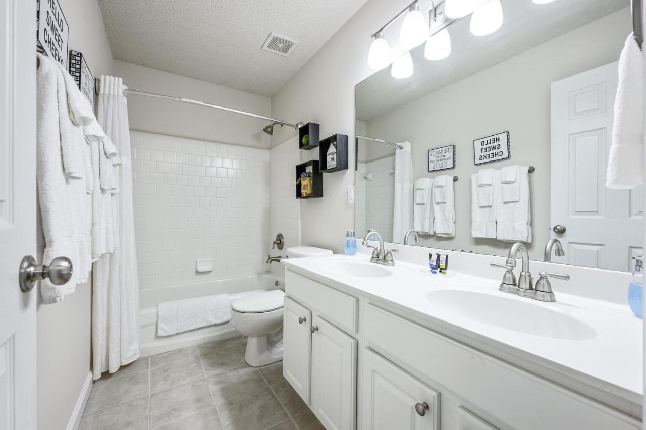 Enjoy This Amazing Home With Porch & Grill Near Dt Woodstock Esterno foto